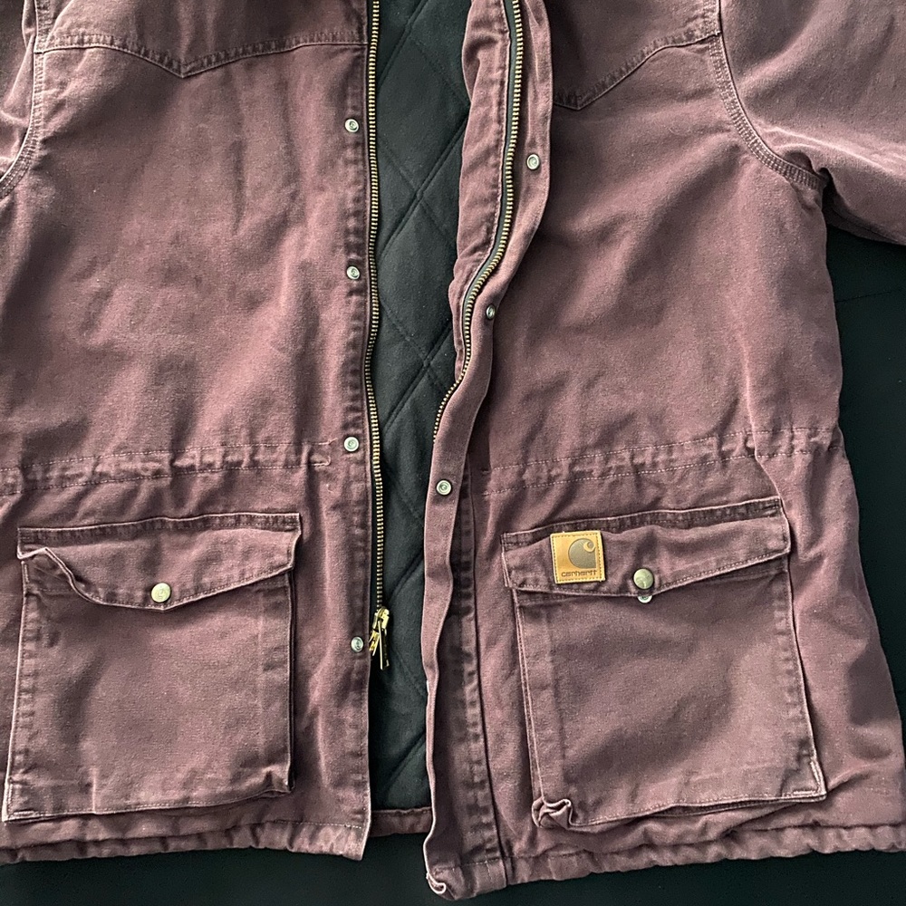 Carhartt coat in near brand new condition! XL